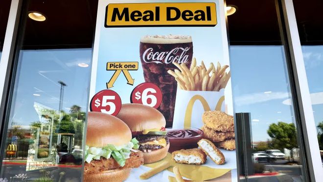 連鎖餐飲巨頭陷“價(jià)格戰(zhàn)”麥當(dāng)勞股價(jià)下跌超10%恐引財(cái)務(wù)危機(jī)(圖1)