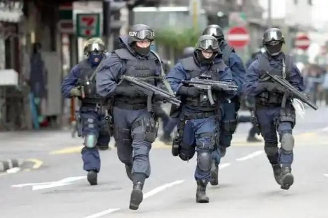 斯諾登潛逃港澳發(fā)生槍戰(zhàn)我方出動(dòng)擊斃多人三大情報(bào)機(jī)對(duì)決(圖4)