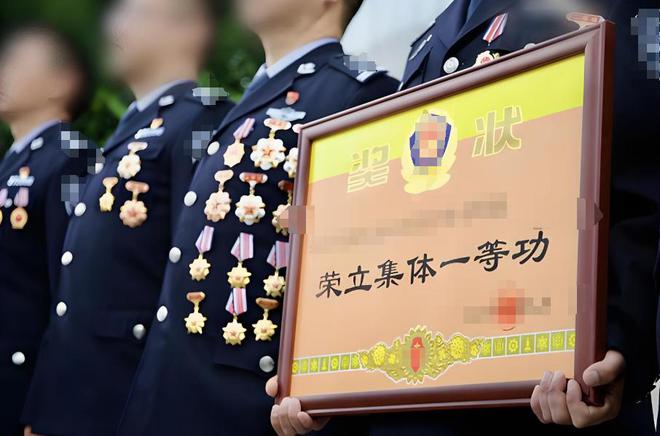 斯諾登潛逃港澳發(fā)生槍戰(zhàn)我方出動擊斃多人三大情報機(jī)對決