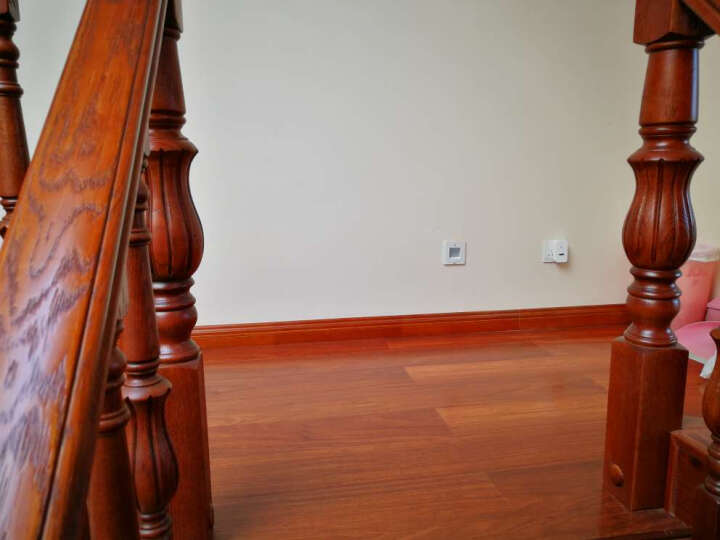 蘆山一小區(qū)住戶占用公共平臺私搭遮陽棚被調(diào)解！