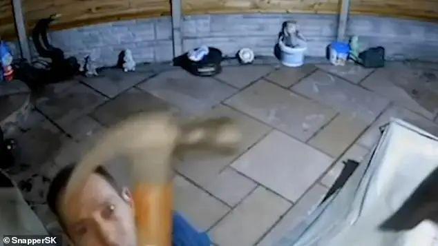 鄰里裝可視門鈴是侵犯隱私？殘疾老人被惡鄰騷擾五年！(圖2)