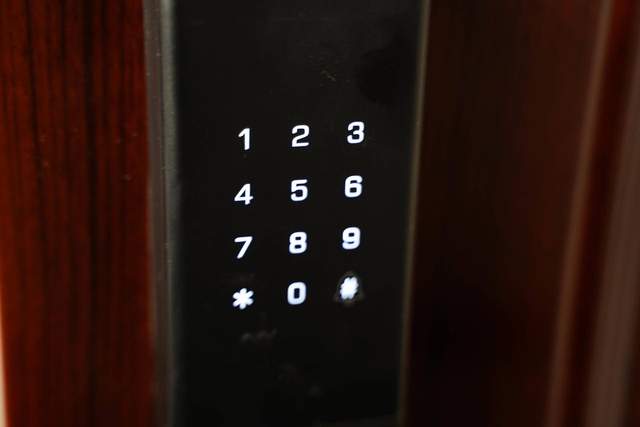 Philips Hue視頻門鈴即將發(fā)布AI商品圖設(shè)計(jì)助力電商營(yíng)銷新熱潮(圖1)